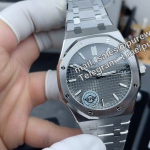 Audemars Piguet 15500 Grey – 41 mm Rose Steel Royal Oak with Cal.4302 Automatic Movement